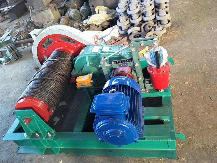 雙吊點卷揚(yáng)式啟閉機(jī)